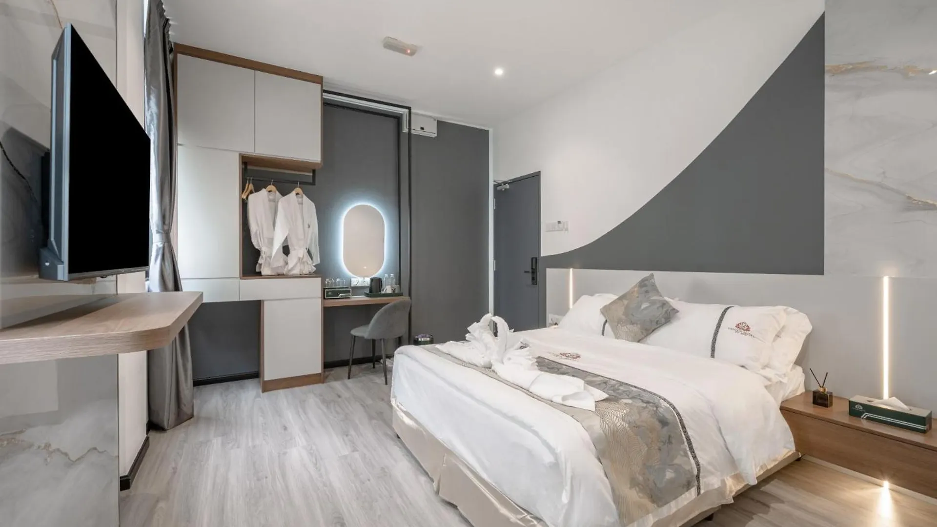 Saturn Hotel George Town