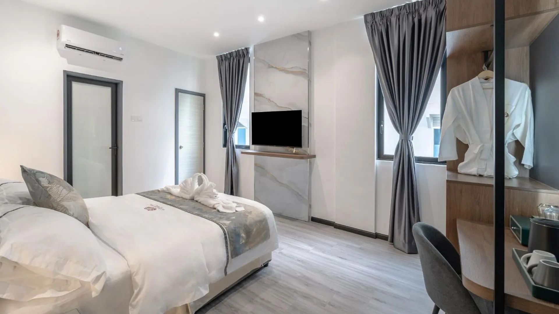 Saturn Hotel George Town