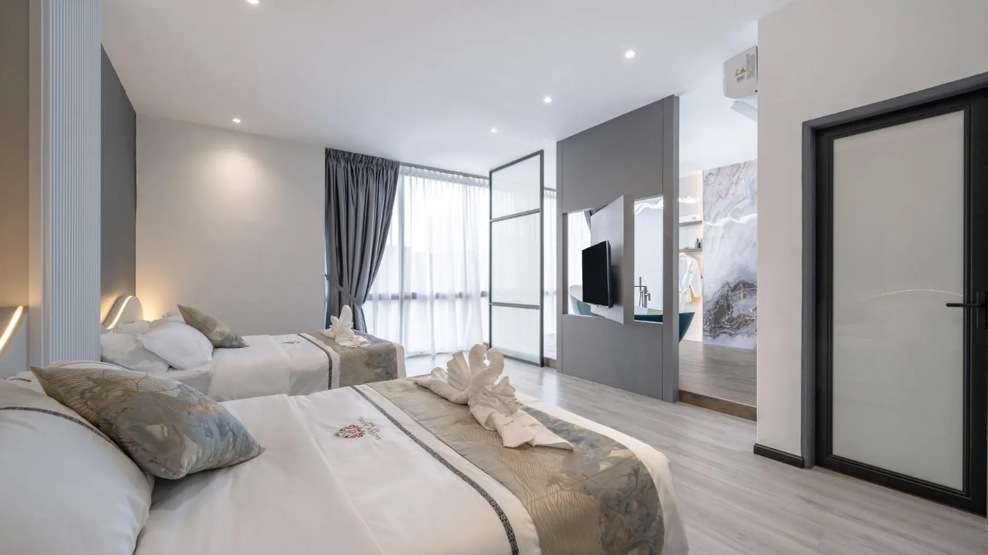 Saturn Hotel George Town